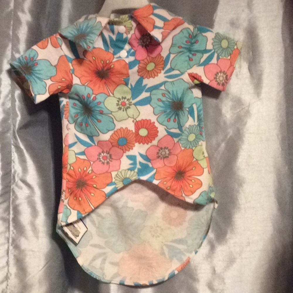 Tropical Flowered dog tee, Snaps @ collar, NWT